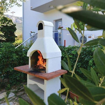 Amazing Apartment In Kastel Sucurac With Kitchen Kaštela Eksteriør billede
