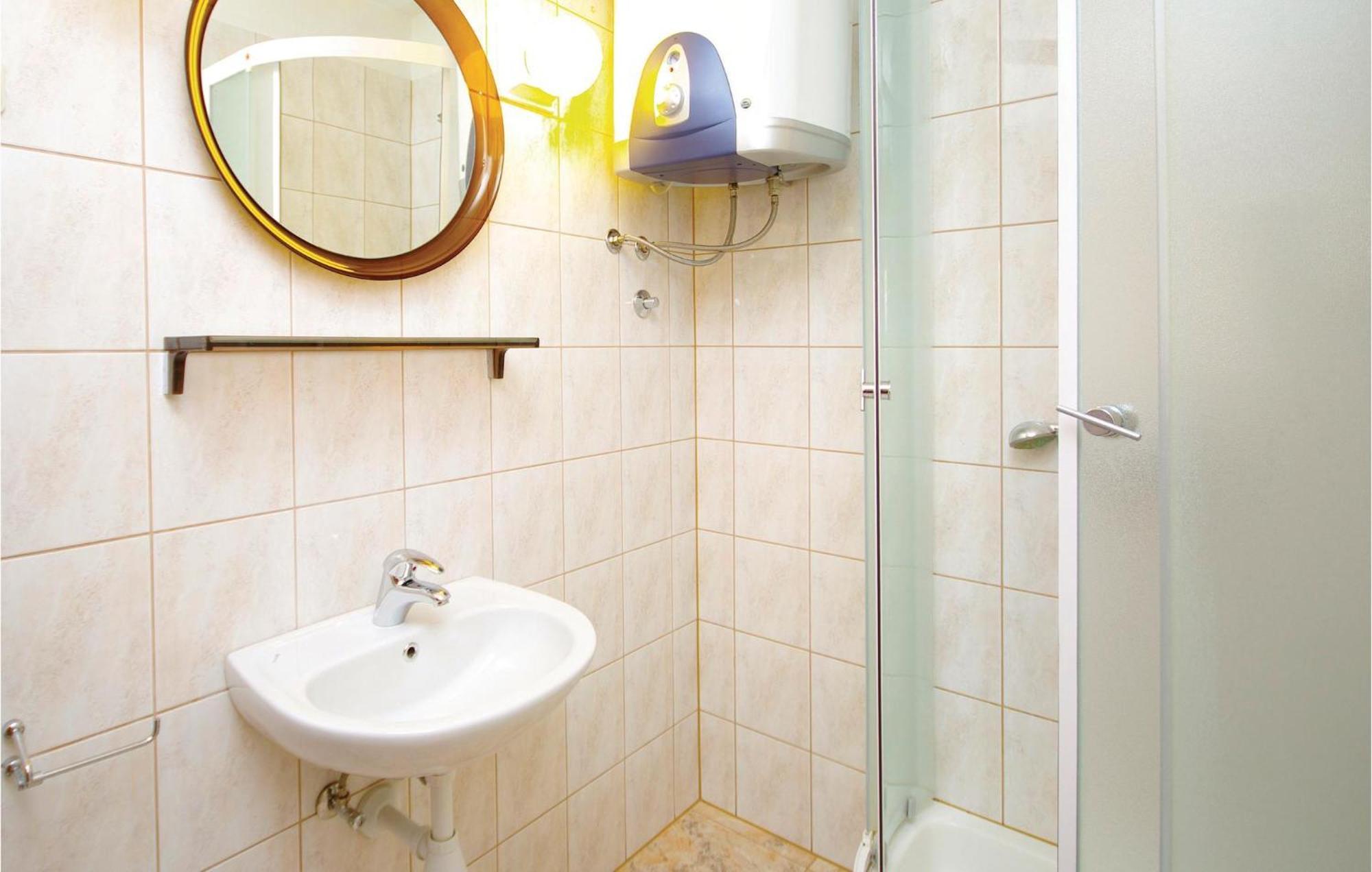 Amazing Apartment In Kastel Sucurac With Kitchen Kaštela Eksteriør billede