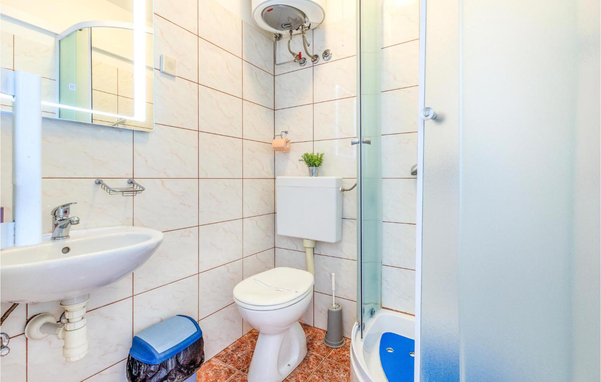 Amazing Apartment In Kastel Sucurac With Kitchen Kaštela Eksteriør billede
